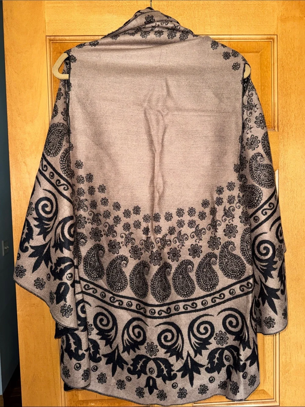 NWT Reversible Black and Taupe Paisley Floral Shawl Wrap